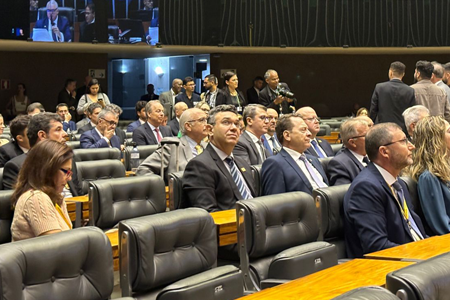 FEHOSPAR marca presena na Sesso Solene em homenagem aos 30 anos da CNSade