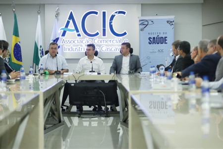 FEHOSPAR e SindiHesop renem gestores da sade em Cascavel