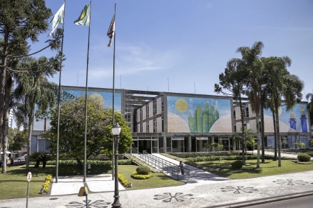 Covid: Curitiba mantm bandeira amarela e prorroga decreto